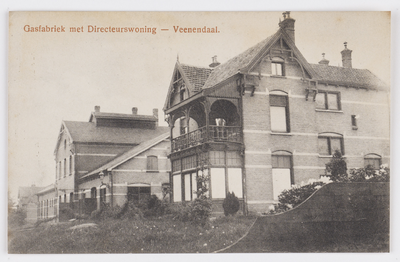 18256 Gezicht op de gasfabriek met directeurswoning aan de Kerkewijk te Veenendaal.